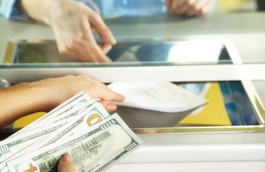 НБУ вчетверо збільшив ліміт на купівлю валюти / Depositphotos обмін валют