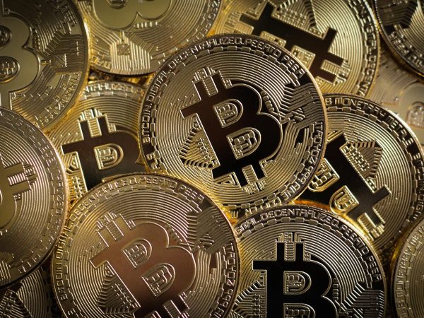 Трейдер заробив $1,2 млн на мемкоїні PIPEDOG, стрибки BTC та ETH ліквідували $280 млн позицій: що нового — Мінфін