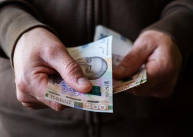 Де в Україні найвищі зарплати — порівняння історичних земель