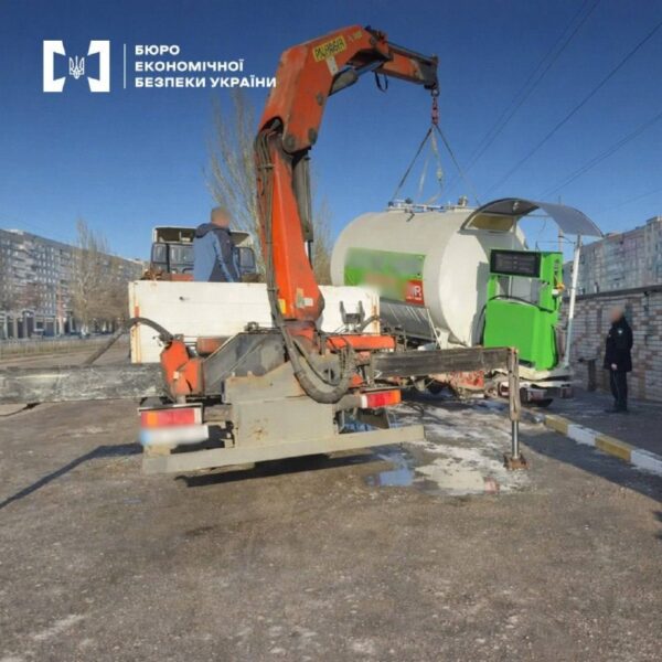 У Дніпрі судитимуть організатора нелегальної АЗС (фото)