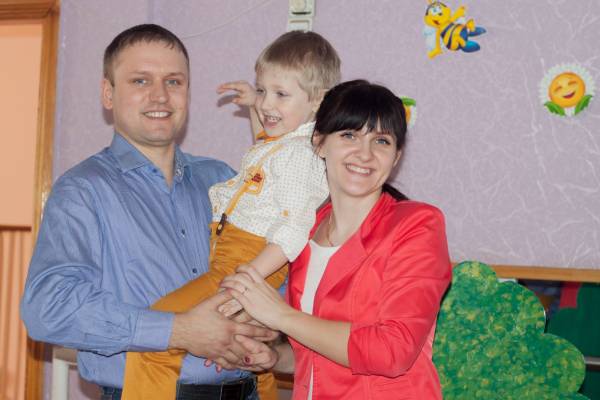Переселенці створили в Харкові сімейну фабрику меблів