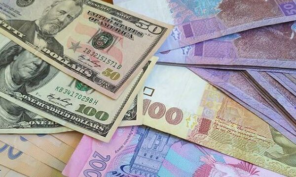 Офіційний курс гривні до євро на понеділок послабився до нового історичного мінімуму 52,2492 грн/EUR1