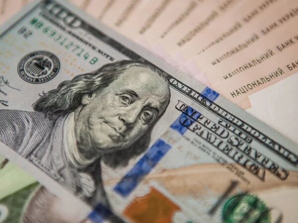 Долар подешевшав на 6 копійок: курс НБУ на 3 серпня — Мінфін
