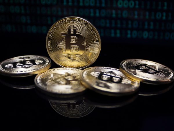 Біткоїн та Ethereum закрили липень у плюсі, хакери викрали $89 млн з криптогаманців Coldcard — Мінфін