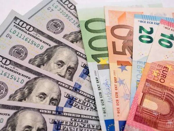 Курс валют 18 серпня: гривня втратила позиції до долара та євро — Мінфін