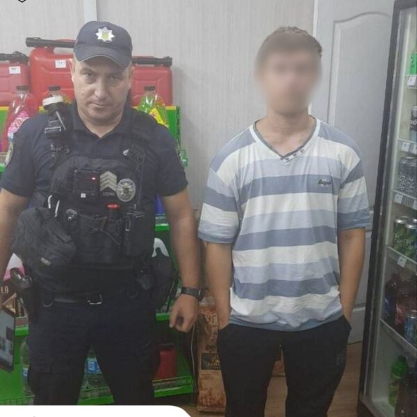 На АЗС у Запоріжжі поліція затримала ймовірного грабіжника (фото)