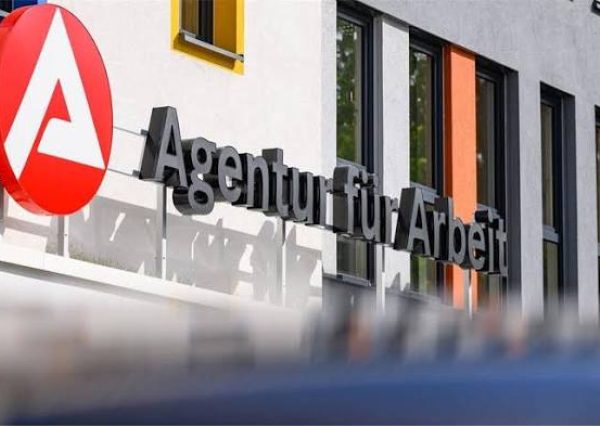 Німецький Jobcenter почав перевіряти майно українських біженців: що враховують — Мінфін