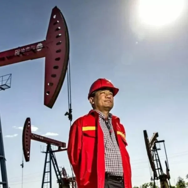 Поки за Ормуз точиться боротьба, Китай готується обходитися без нафти — Мінфін