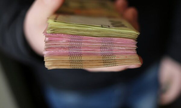 Середня зарплата в Україні у липні скоротилася на 1,6% – до 32,243 тис. грн – Держстат