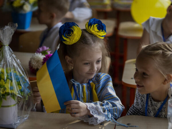 Батьки першокласників вже можуть отримати 5000 грн: як оформити «Пакунок школяра» — Мінфін