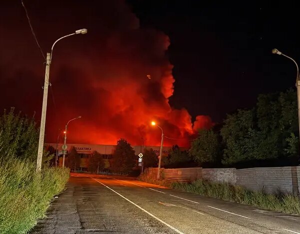 На окупованій Донеччині безпілотники втретє за тиждень підпалили «Галактику»
