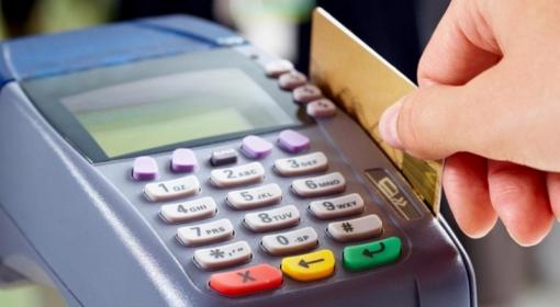 Українці дедалі частіше відмовляються від готівки: 96% карткових операцій уже безготівкові — Мінфін