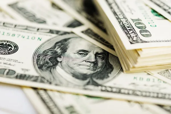 НБУ шість тижнів поспіль продає понад $1 млрд валюти — Мінфін
