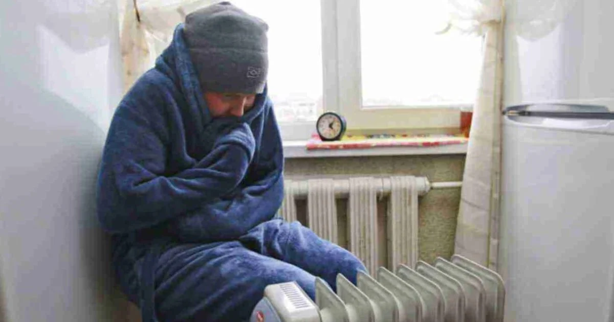 У Києві заздалегідь визначають маломобільних мешканців, яким може знадобитися тимчасове переселення, якщо через російські обстріли місто надовго залишиться без опалення.