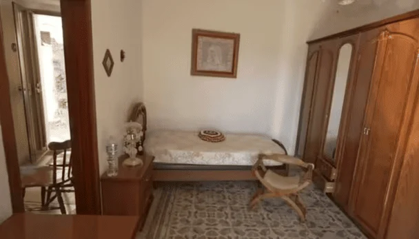 A room in the couple's house / © Travel Beans/YouTube