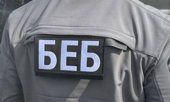 Детективи Територіального управління БЕБ у Київській області спільно з кіберполіцією викрили масштабний конвертаційний центр, через який проводили тіньові розрахунки в аграрній сфері.