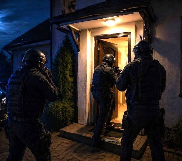 Проникнення до житла без ухвали суду можуть обмежити: у Раді зареєстровано законопроєкт № 15488 | ЮРЛІГА