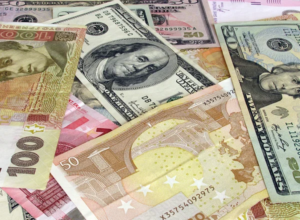 Курс валют на міжбанку: долар втратив 1 копійку, євро — 6 копійок — Мінфін