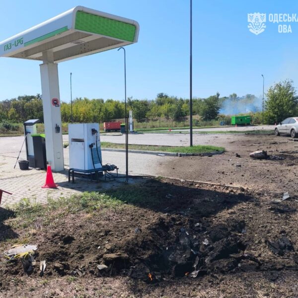 На Одещині ворожий обстріл пошкодив АЗК ОККО (фото)