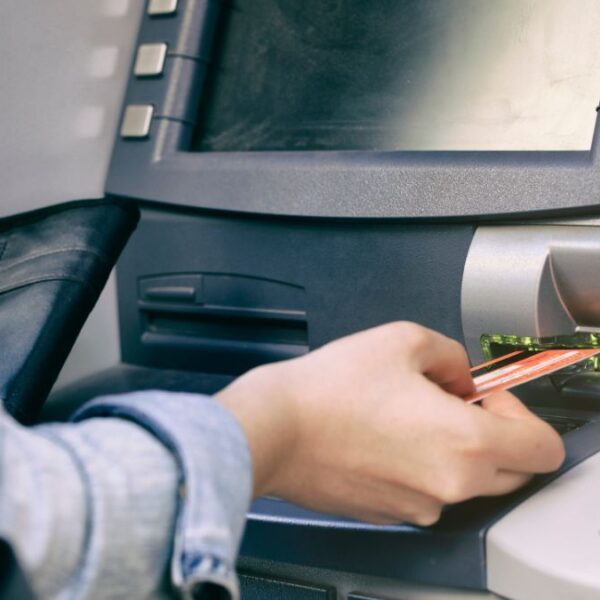 Касові обороти банків зросли майже на 9% за пів року: куди йде готівка — Мінфін