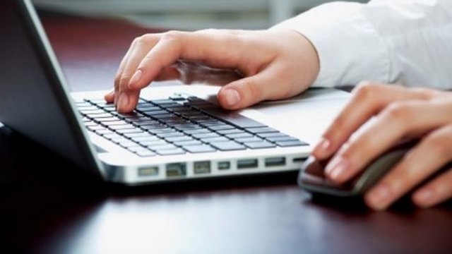 Кількість молодих чоловіків-кандидатів на Work.ua через рік після оновлення правил виїзду скоротилася на 19% - дослідження