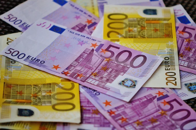 Курс валют на 6 серпня: євро в банках подорожчало на 6 копійок