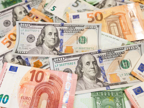 Долар та євро подешевшали: курс НБУ на 5 серпня — Мінфін