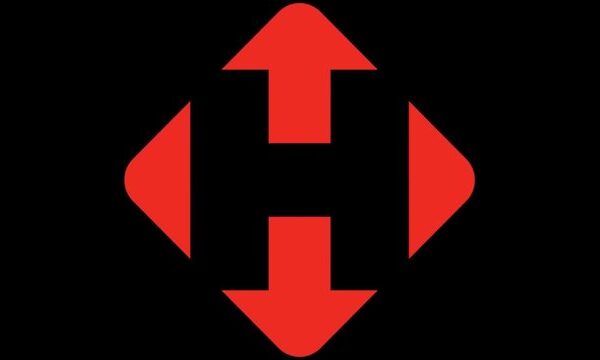 Нічна ворожа атака знищила сортувальний центр “Нової пошти” у Києві, загинуло троє людей, 8 поранено