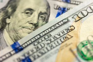 Попит на валюту зріс: скільки доларів українці купили в липні