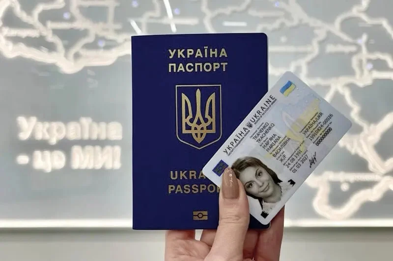 Українцям, які оформлюють ID-картку або закордонний паспорт у центрах ДП «Документ» у Гданську та Кракові, тепер потрібно заздалегідь записуватися в електронну чергу.