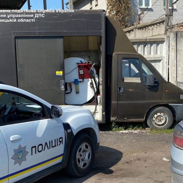 У Вінниці викрили нелегальну АЗС на колесах (фото)