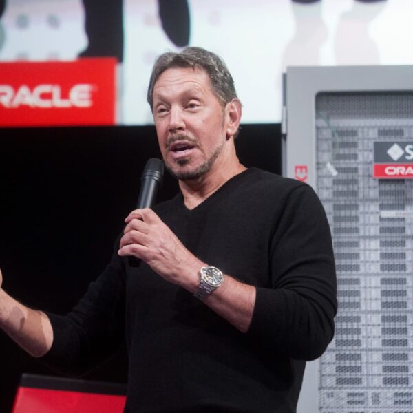 Еллісон відмовляється від продажу акцій Oracle на $7,5 млрд