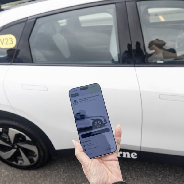 Uber та Pony.ai: 2000 роботаксі в Європі