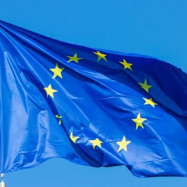 Євродепутати вимагають віддати Україні 200 млрд євро активів РФ