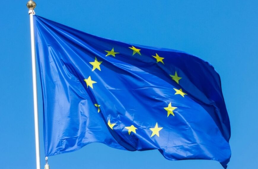 Євродепутати вимагають віддати Україні 200 млрд євро активів РФ