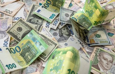Долари, євро та гривні — ілюстрація до прогнозу курсу валют на 14–20 вересня