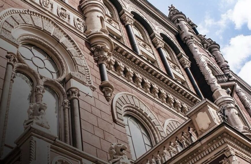 НБУ виніс застереження та вимоги п’ятьом фінансовим компаніям