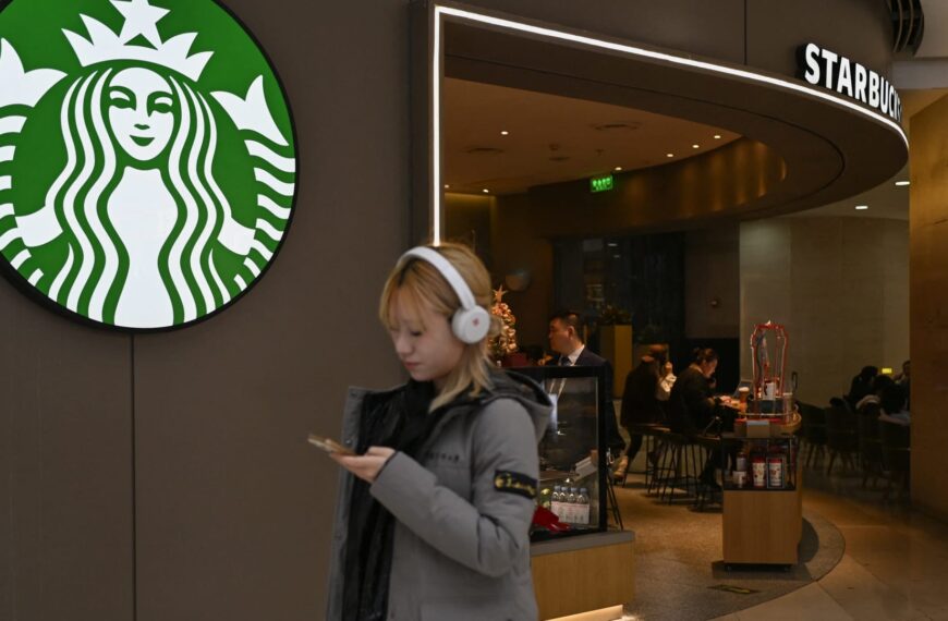 Чому Nike та Starbucks втрачають популярність у Китаї