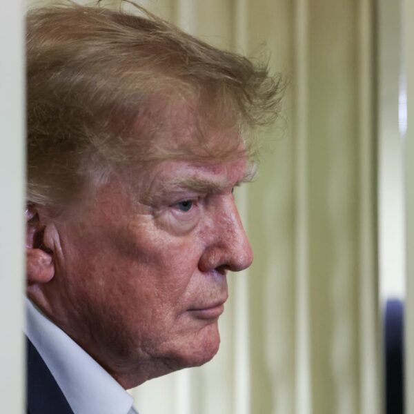 Трамп просить Україну припинити атаки на НПЗ РФ