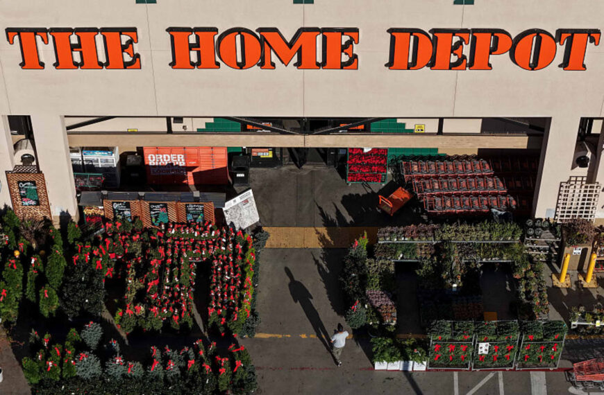 Home Depot: CEO Тім Деккер пішов у тимчасову відпустку