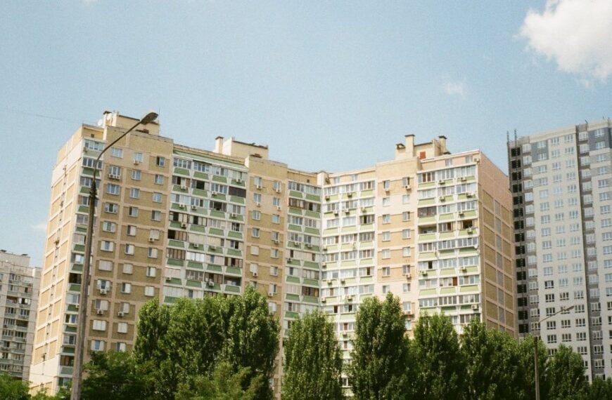 Кияни масово виїжджають зі столиці? ЛУН перевірив, як змінився ринок&hellip;
