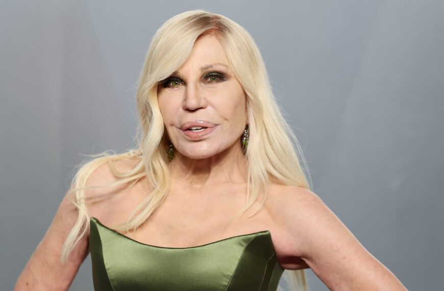 Revolve та Versace: нове партнерство у сфері рітейлу